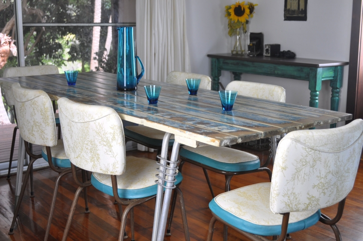 Upcycled door table with fifties chairs